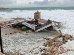 Scopri di più sull'articolo Burrasca a Leuca del 12 e 13 Novembre 2019 ingenti danni sulla costa e locali distrutti