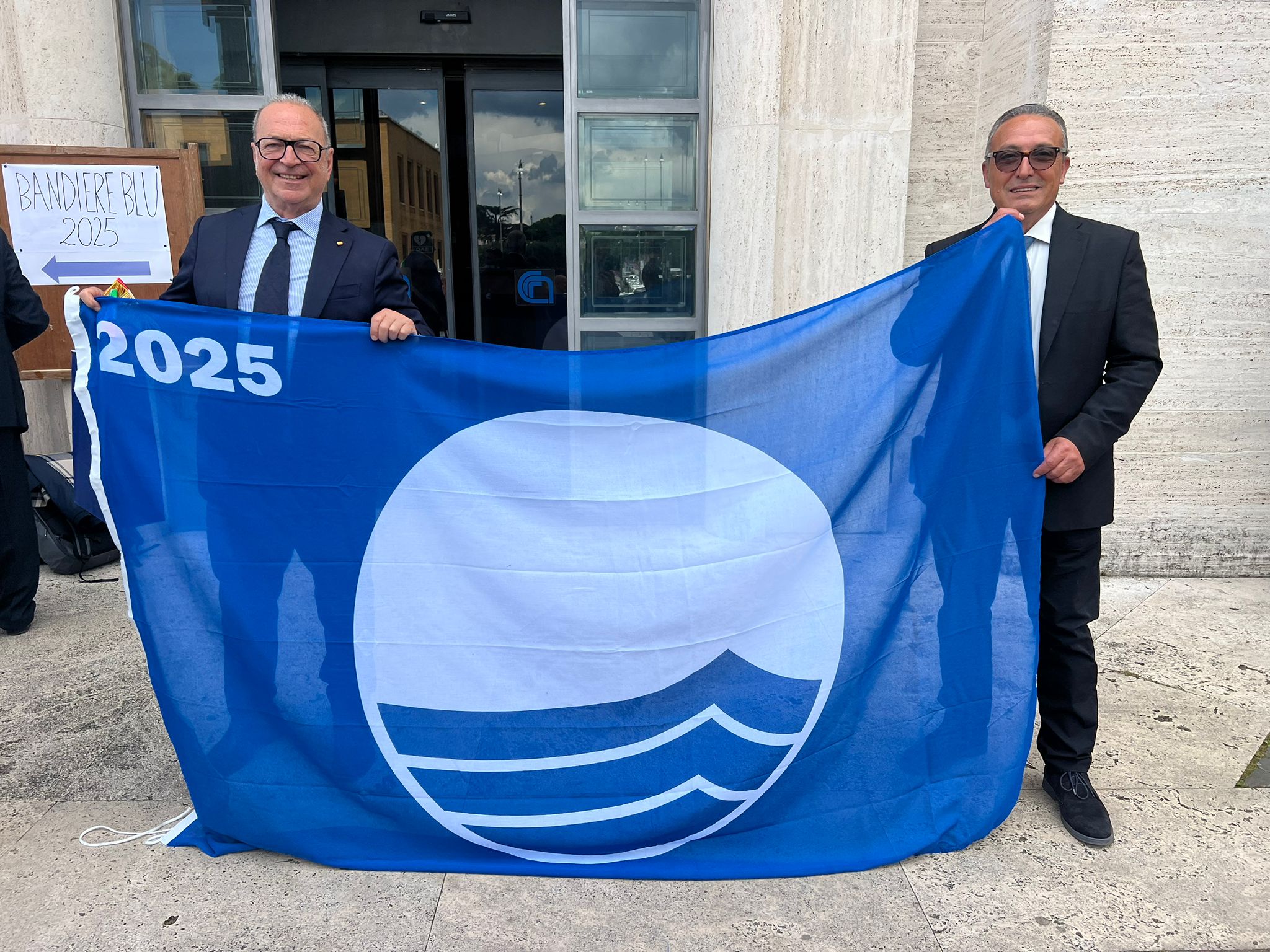 Scopri di più sull'articolo Leuca-Castrignano del Capo: Un Nuovo Riconoscimento con la Bandiera Blu 2025